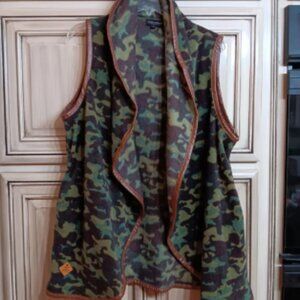 Simply Southern Vest Camo - Size Large - Green Brown‎